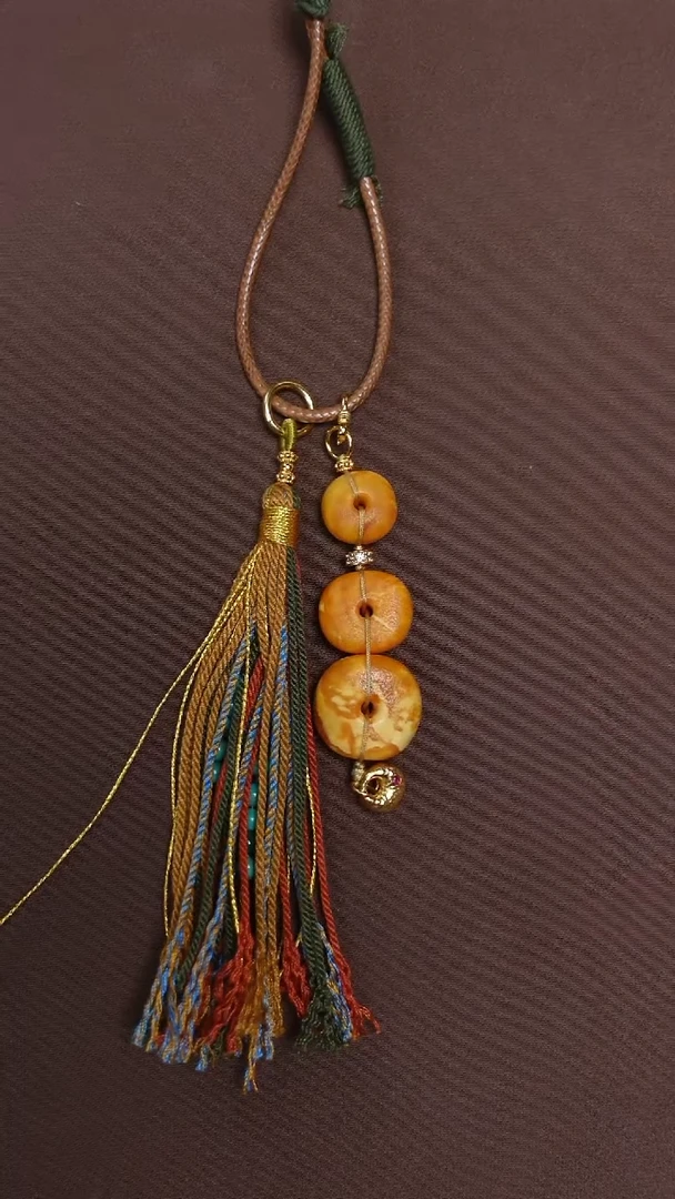 琥珀颈饰未镶嵌石膏花蜡饼子挂件