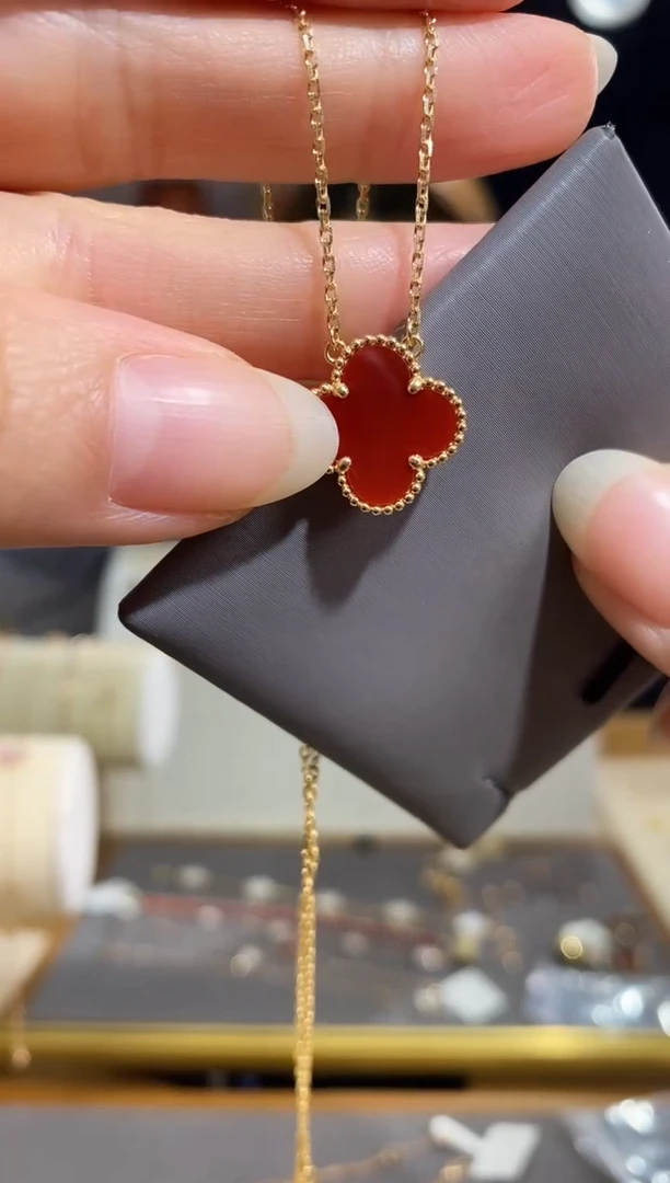 18K金镶嵌项链玛瑙/玉髓项链