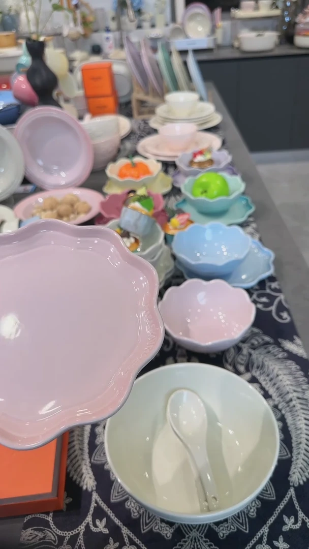 【闪购商品】瓷炻彩花边盘18cm-樱花粉