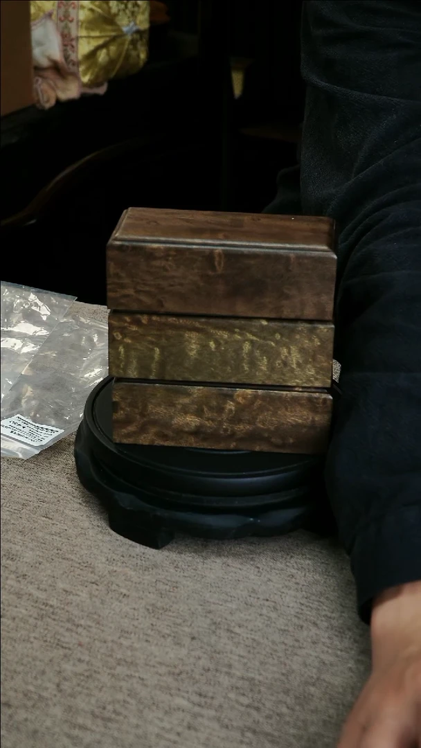 金丝楠霜*金丝楠木雨滴龙胆机关盒