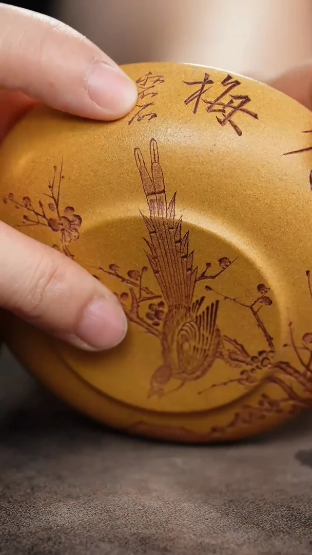 黄金段刻绘冬梅紫砂普洱杯