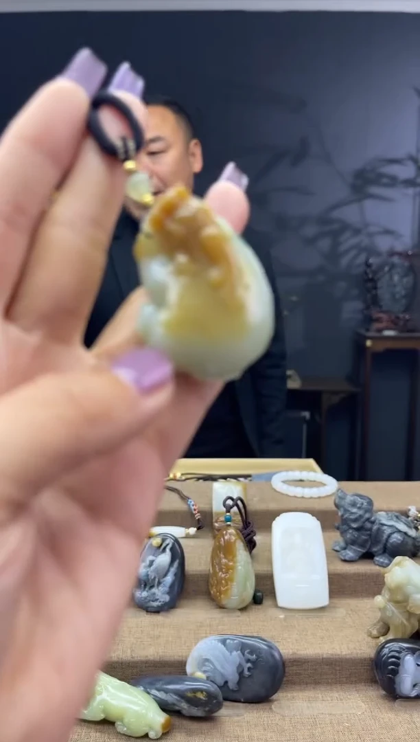 颈饰未镶嵌和田玉1