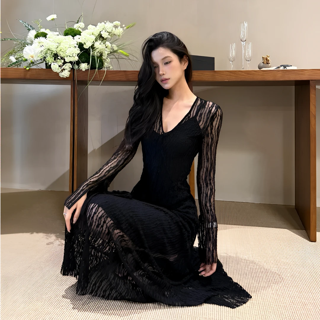 法式纯欲蕾丝连衣裙两件套秋季纯欲高级感气质收腰性感V领A字长裙