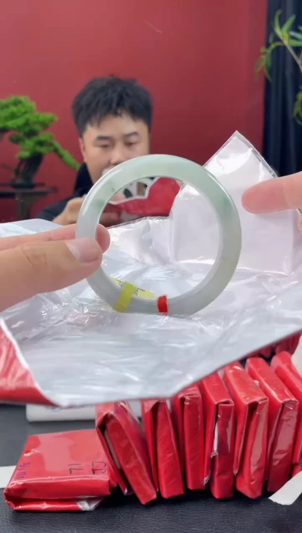 未镶嵌手镯翡翠8