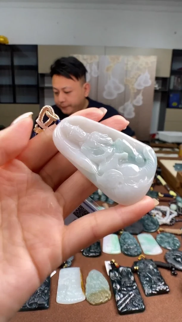 颈饰未镶嵌翡翠—***.多样性发其一