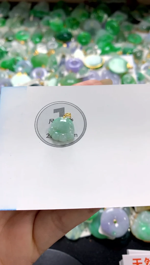 翡翠18K金镶嵌颈饰1111111111111111