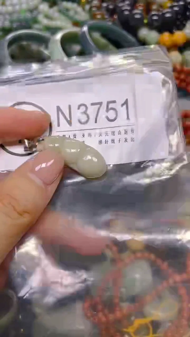 颈饰未镶嵌翡翠/ N /翡翠A货，一件也是批发价