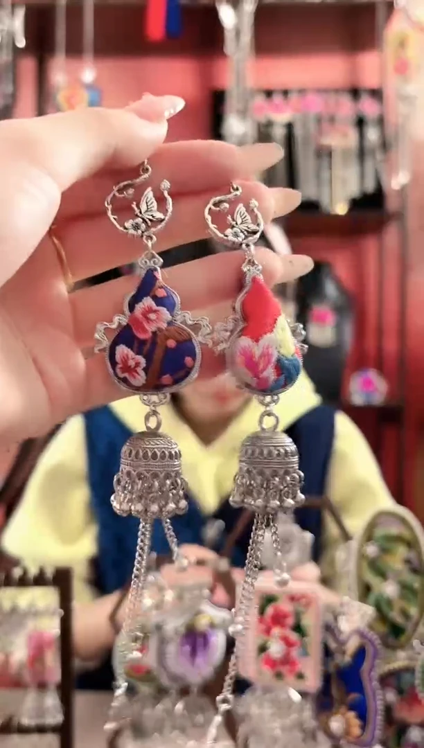 织绣云织谣民族风精美饰品   138
