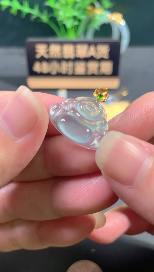 翡翠18K金镶嵌颈饰翡翠