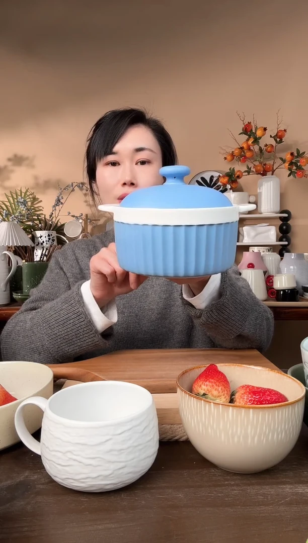 【闪购商品】瓷片6英寸蓝色双耳带盖双耳碗微瑕