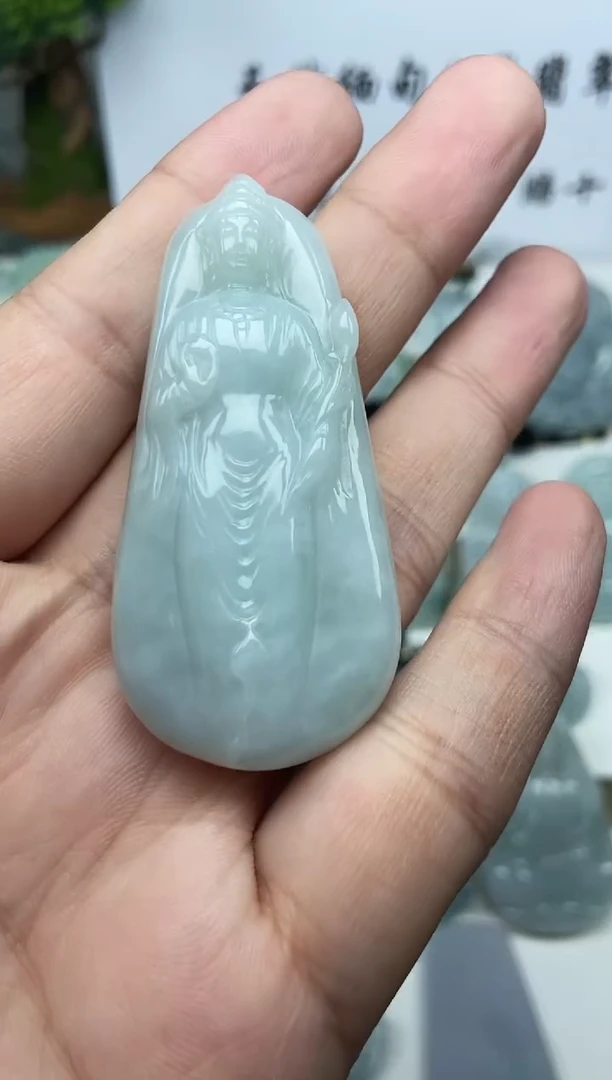 翡翠未镶嵌颈饰观音
