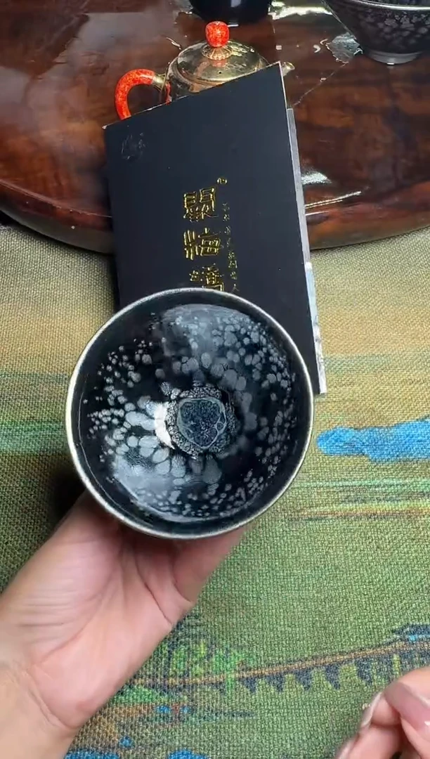 茶盏肖艳黑牡丹76