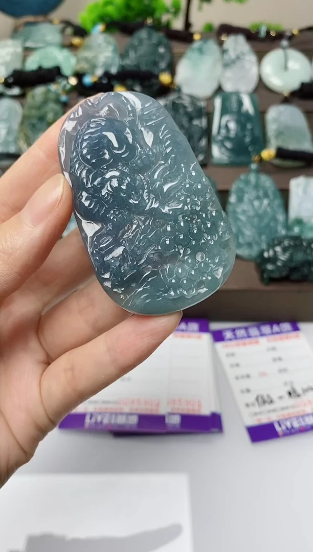 翡翠未镶嵌颈饰