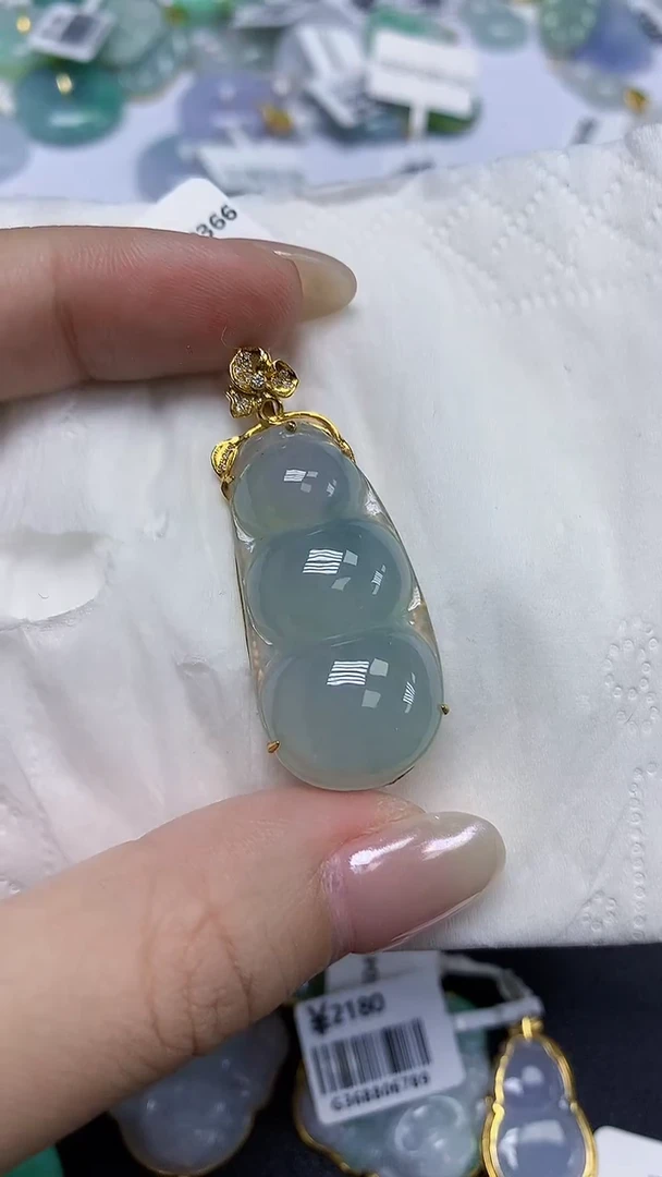 翡翠18K金镶嵌颈饰天然缅甸翡翠A货