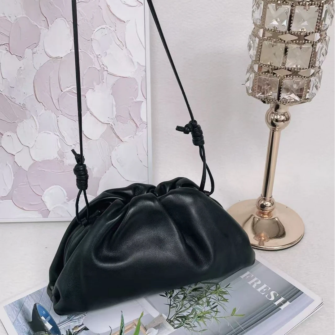 95新 BOTTEGA VENETA/葆蝶家 坤球奢选 bv小云朵斜挎包