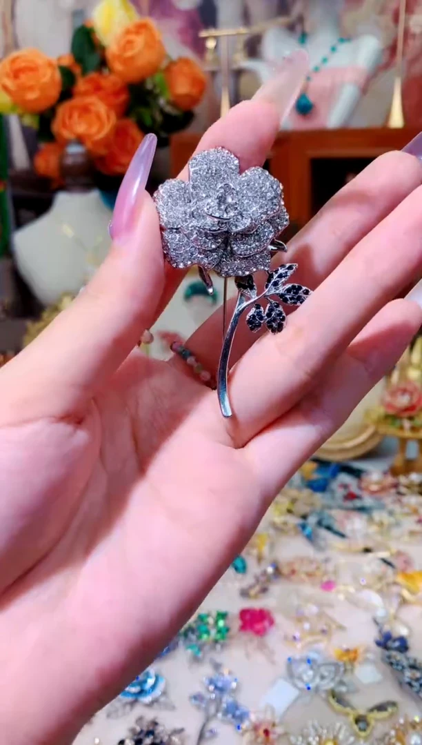 大理石铁合金胸针
