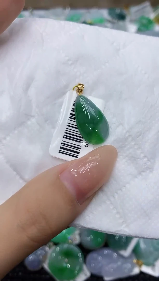 颈饰18K金镶嵌翡翠111111111111