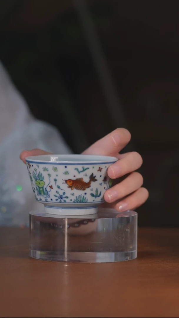斗彩鱼藻缸杯