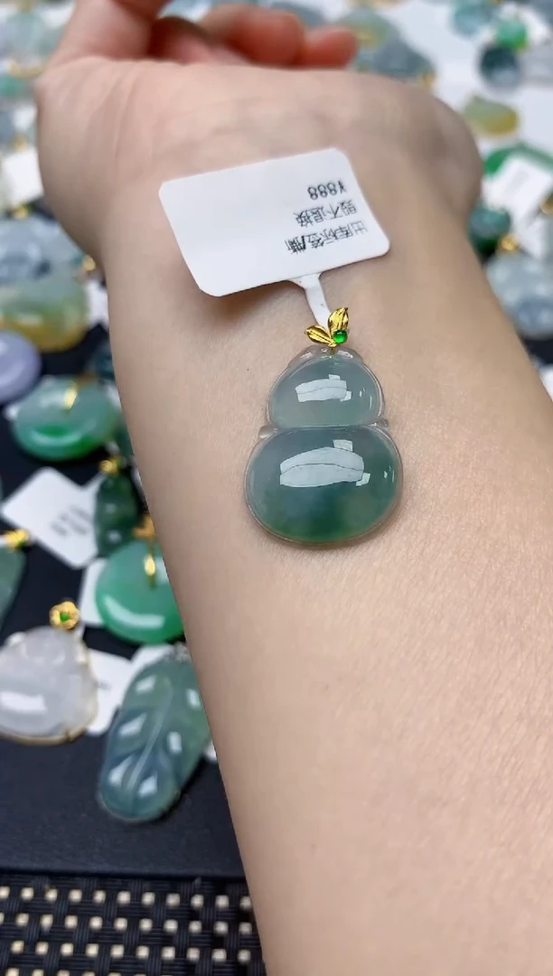 颈饰18K金镶嵌翡翠天然缅甸A货翡翠