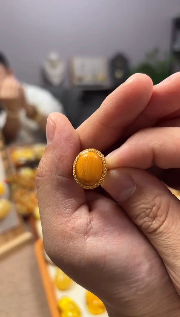 【闪购商品】蜜蜡裸石未镶嵌戒指