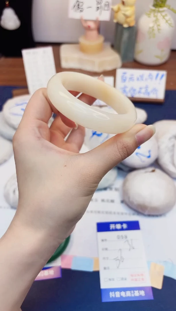 【闪购商品】石英质玉手镯未镶嵌59-财气镯-圈口56