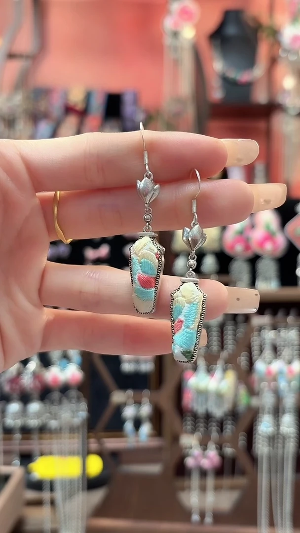 织绣 云织谣民族风精美饰品   102