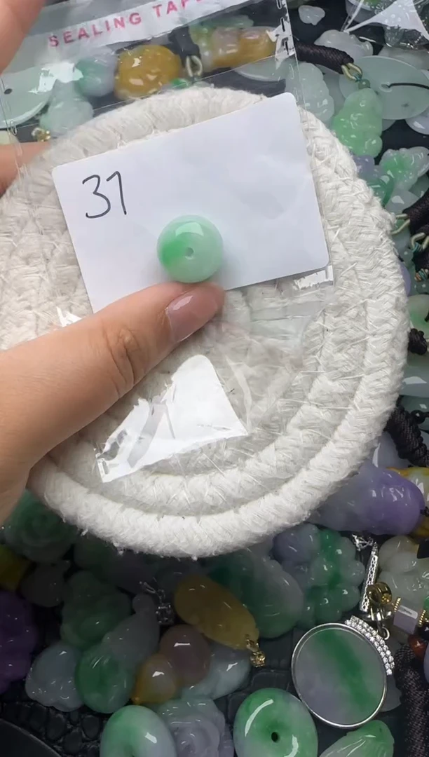 颈饰未镶嵌翡翠缅甸翡翠吊坠