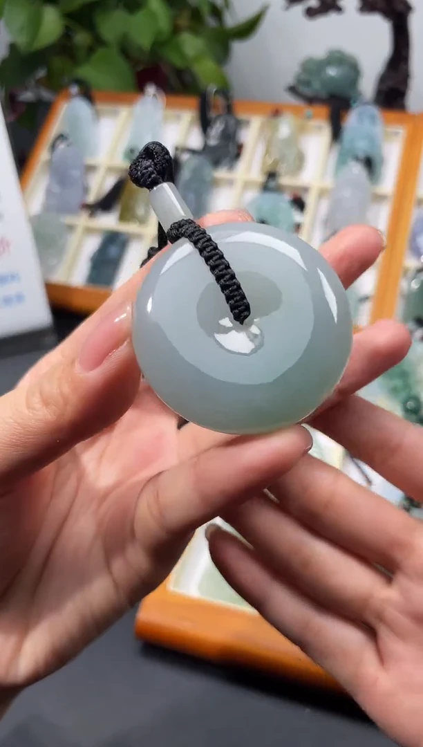 颈饰未镶嵌翡翠平安扣