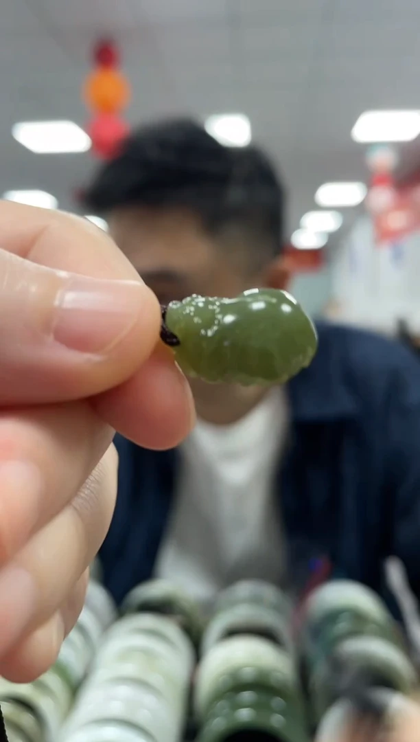 和田玉未镶嵌挂件小貔貅吊坠一件