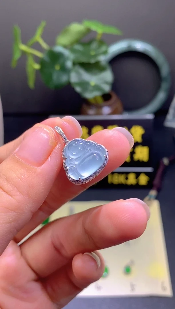 翡翠18K金镶嵌颈饰翡翠吊坠