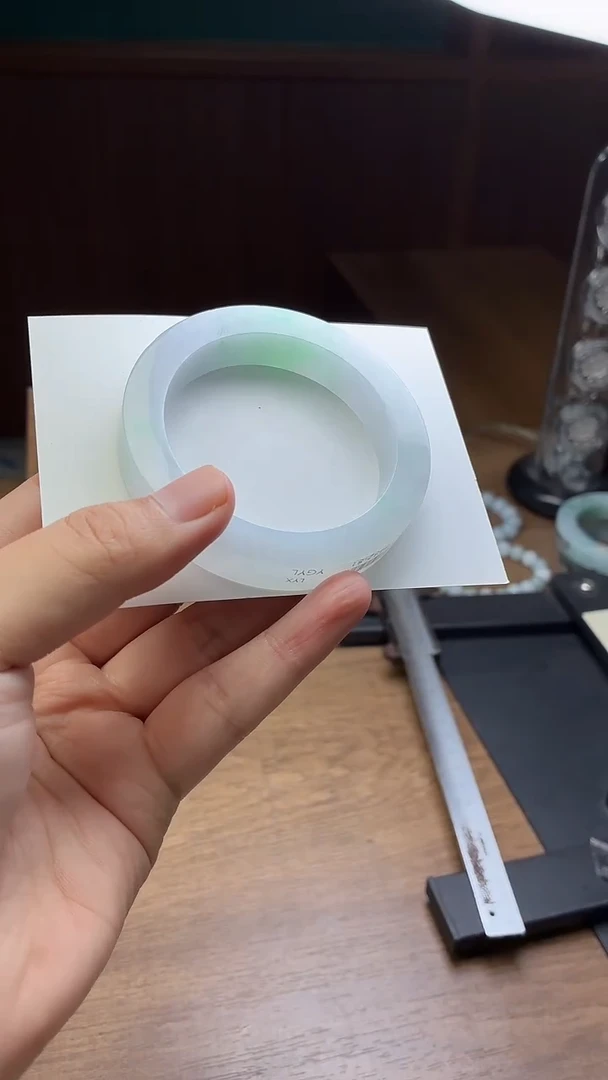 未镶嵌手镯定制翡翠人**格定制