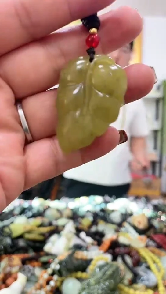 未镶嵌岫玉吊坠