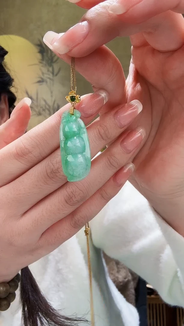 颈饰未镶嵌翡翠吊坠