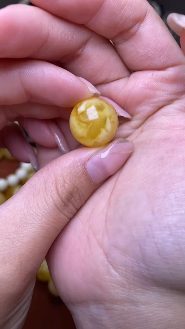 未镶嵌琥珀裸石葵. 3