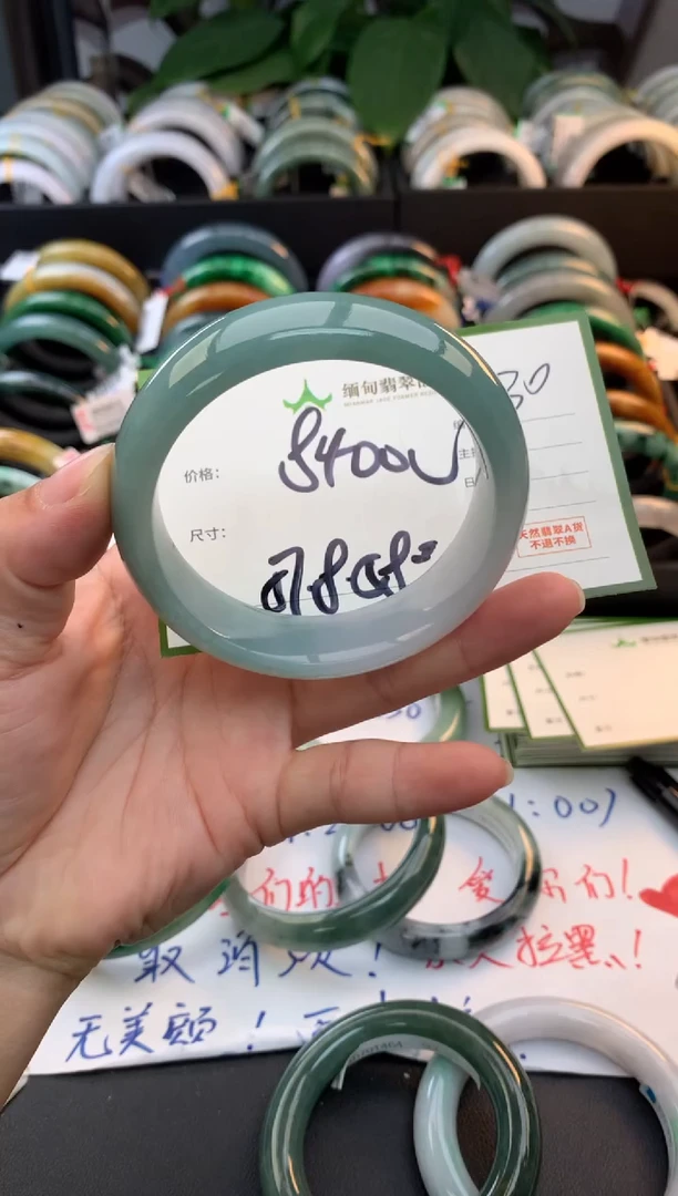 未镶嵌定制翡翠毛货需精细抛光+多人
