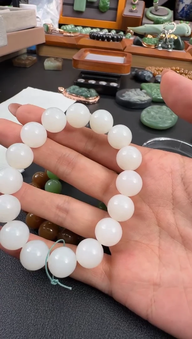 和田玉未镶嵌颈饰佳****姐吊坠