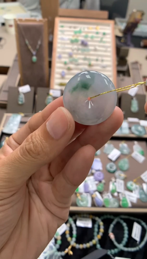 颈饰未镶嵌翡翠平安扣