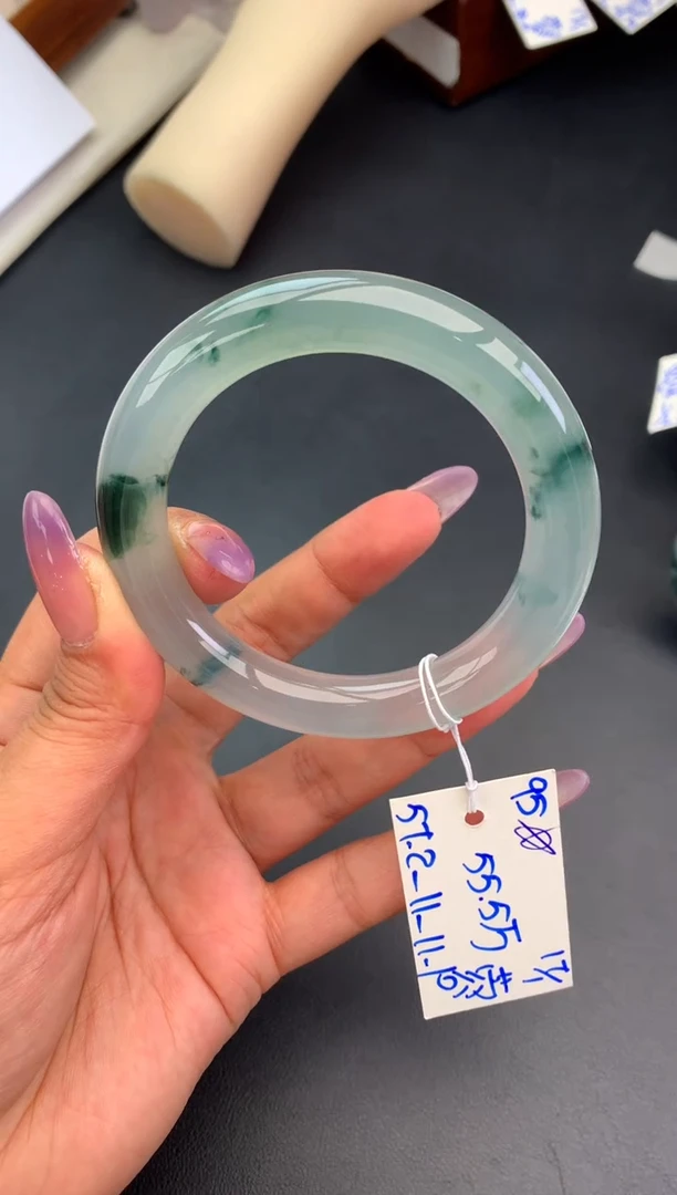 【闪购商品】翡翠手镯未镶嵌手镯
