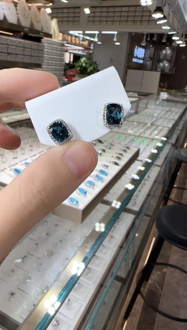 银S925镶嵌托帕石耳饰10*8mm伦敦蓝耳钉