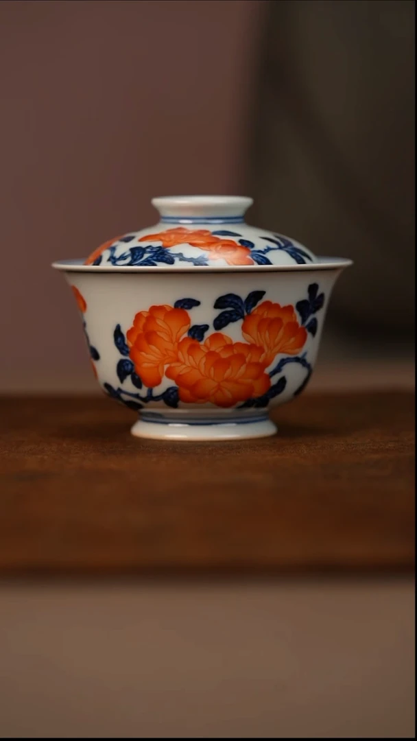 瓷又见春风青花矾红石榴花盖碗