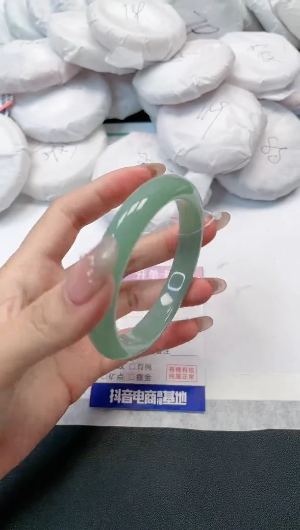 【闪购商品】石英质玉手镯未镶嵌82-62