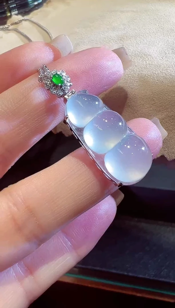 颈饰18K金镶嵌翡翠翡翠吊坠