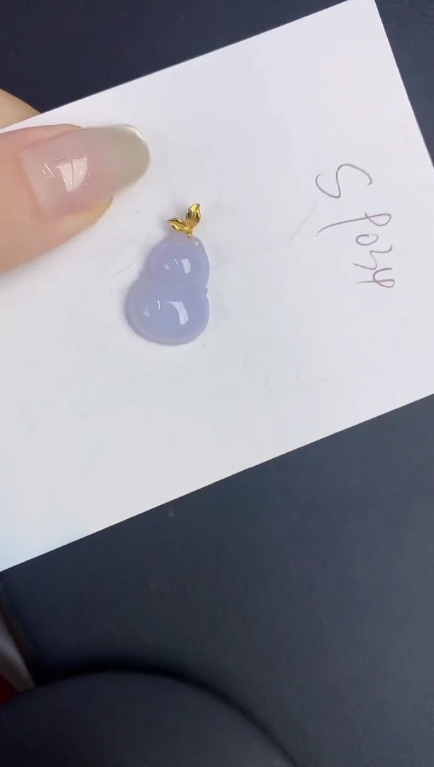 翡翠18K金镶嵌颈饰缅甸天然翡翠A货