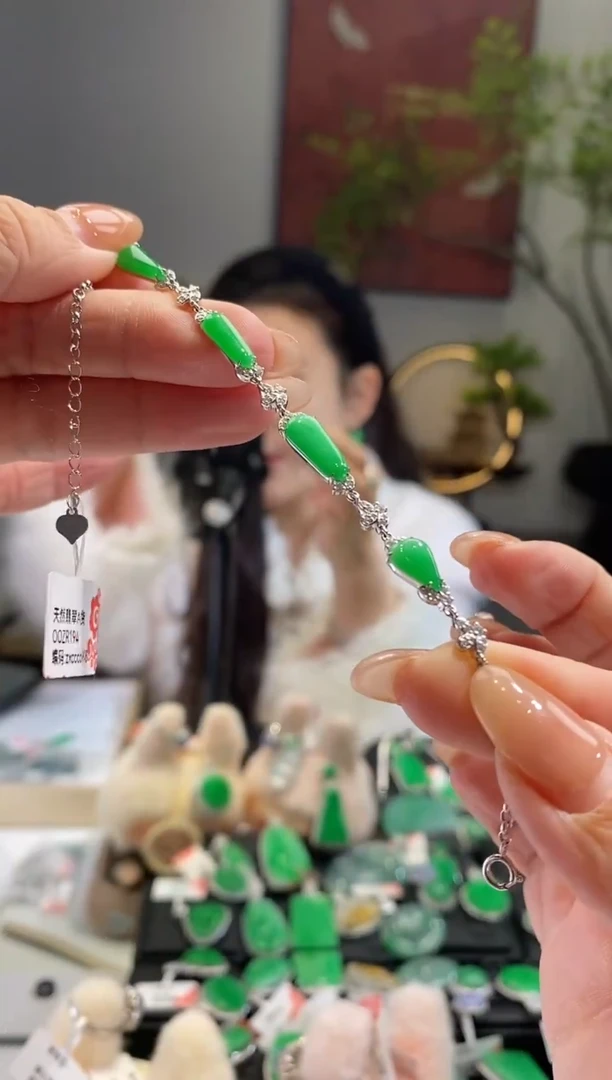 18K金镶嵌手链翡翠手链