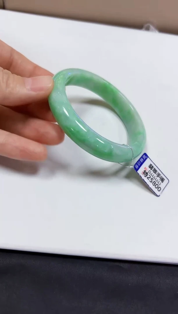 【闪购商品】翡翠颈饰未镶嵌57手镯