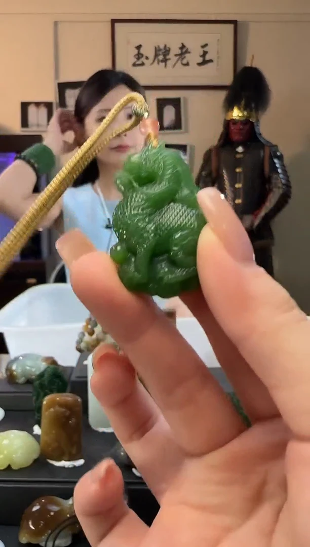 和田玉未镶嵌颈饰碧玉麒麟吊坠