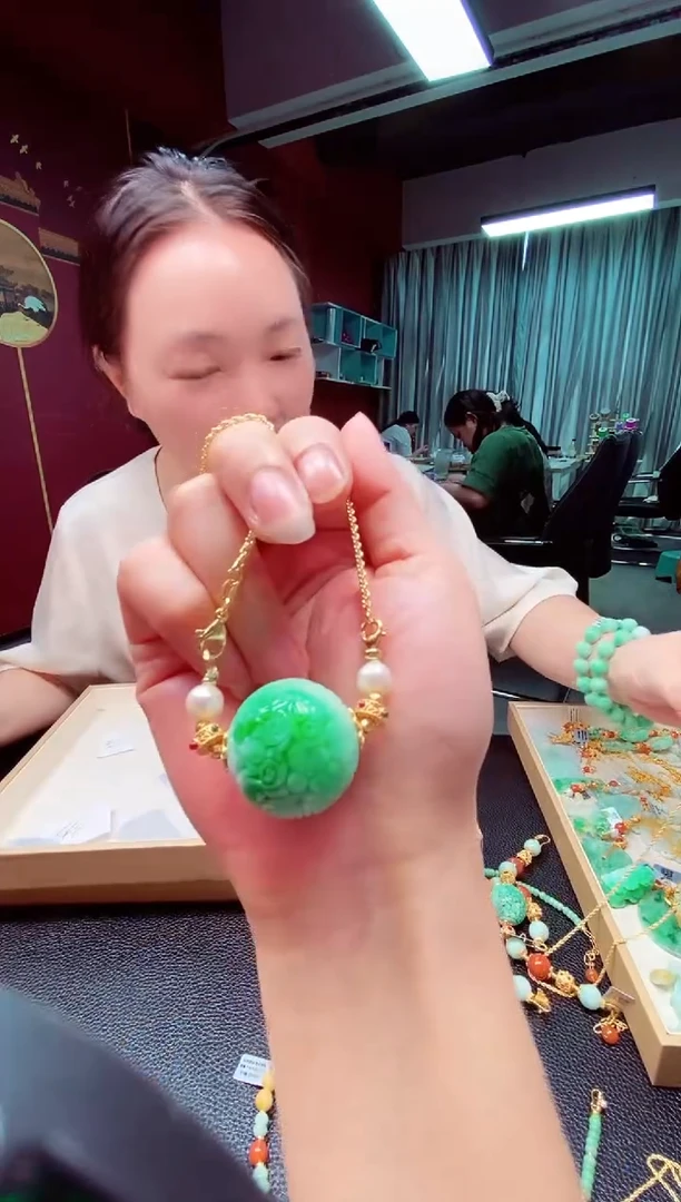 翡翠未镶嵌颈饰翡翠吊坠