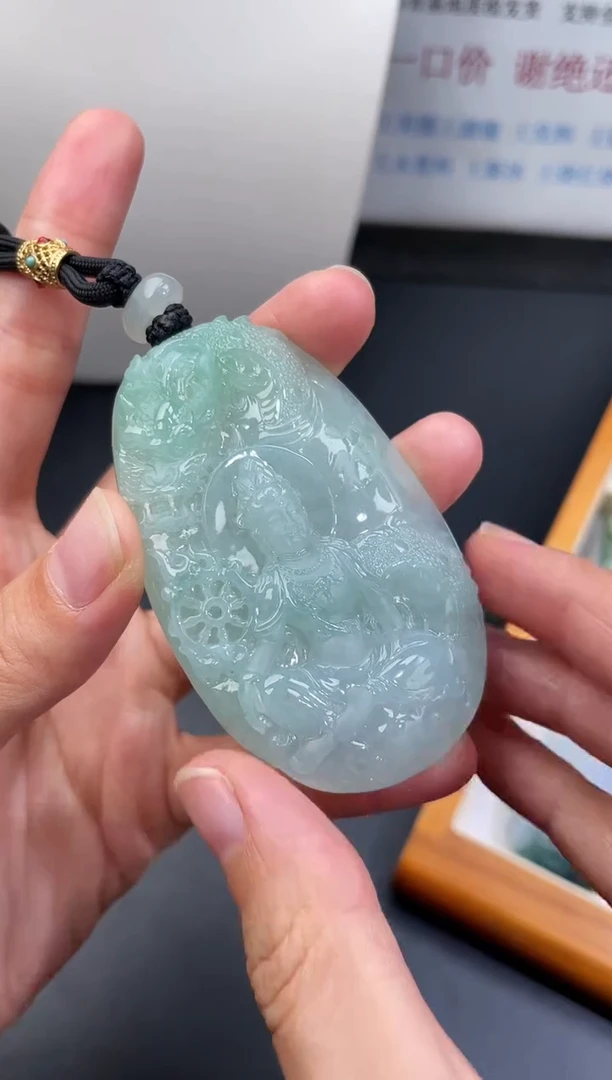 颈饰未镶嵌翡翠观音