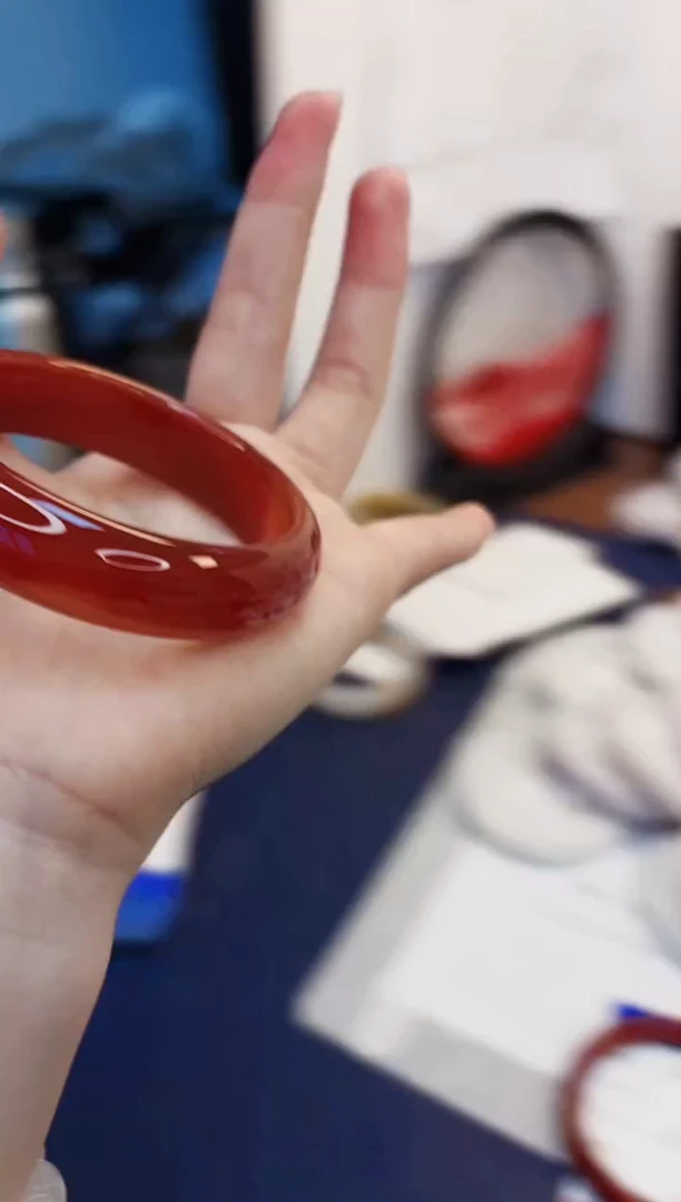 【闪购商品】石英质玉手镯未镶嵌400-玛瑙圈口56