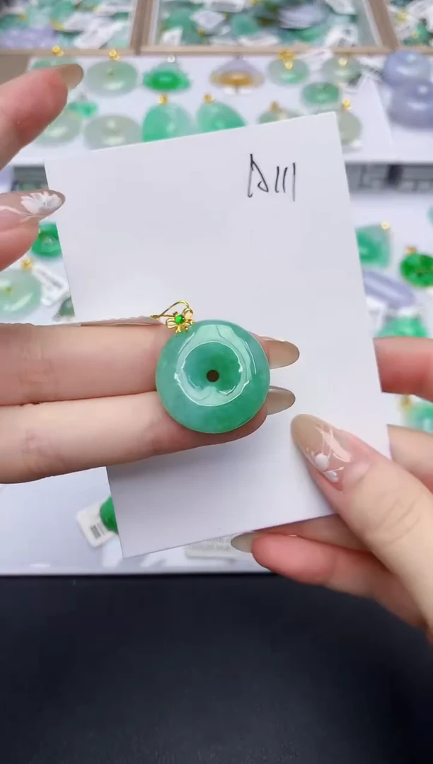 翡翠18K金镶嵌颈饰天然缅甸翡翠A货